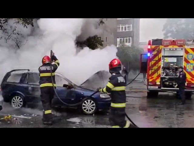 (VIDEO) Incendiu la două autoturisme în municipiul Slatina