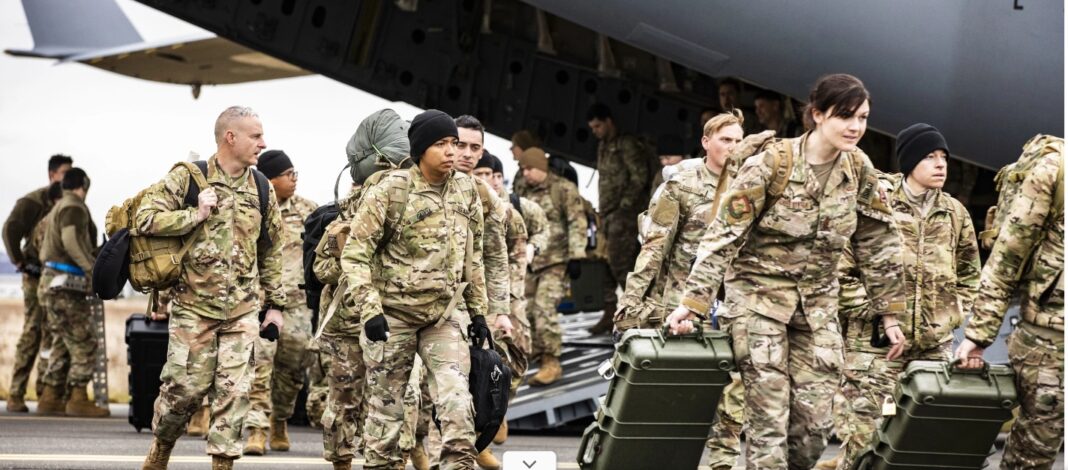 soldati americani Aproximativ 2.000 de soldați americani au sosit în Europa pe 9 februarie 2022, ca parte a unei desfășurări a Pentagonului pentru a consolida flancul estic al NATO