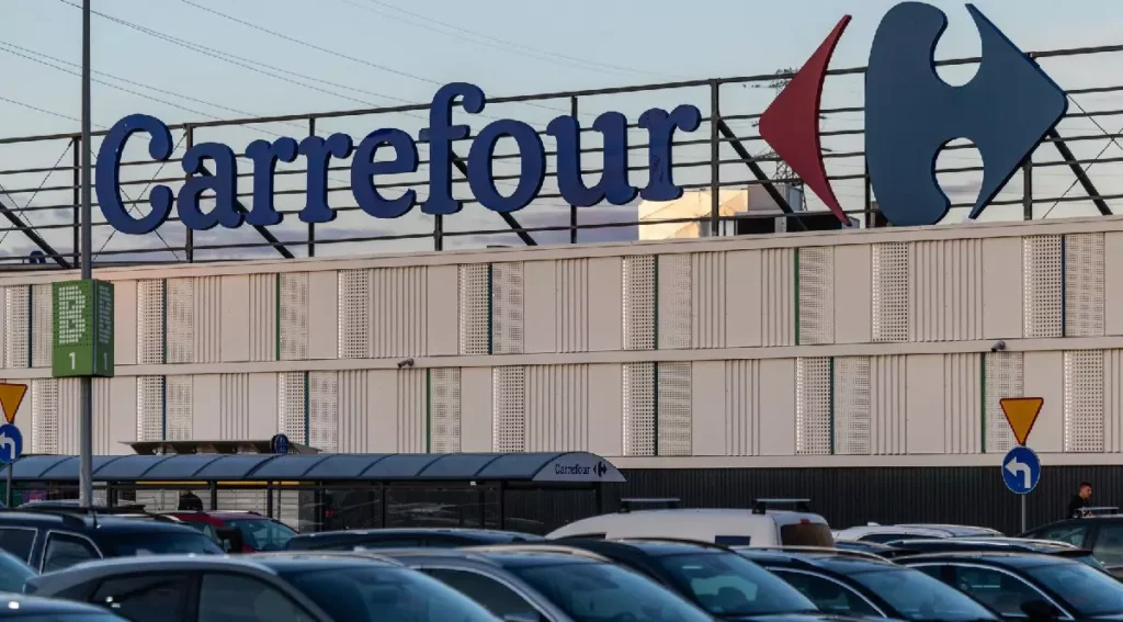 Retailerul francez Carrefour se pregătește să-și vândă magazinele din România