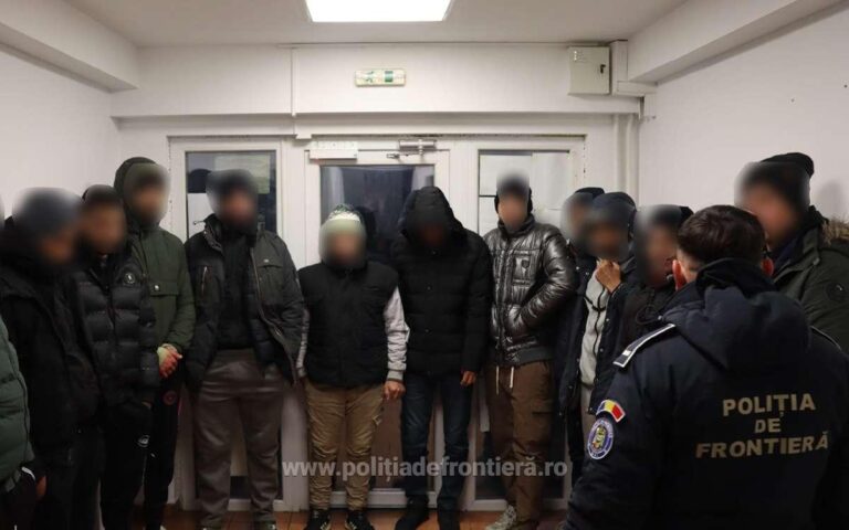 Treisprezece migranți depistați ascunși într-un camion în parcarea Calafat–Vidin