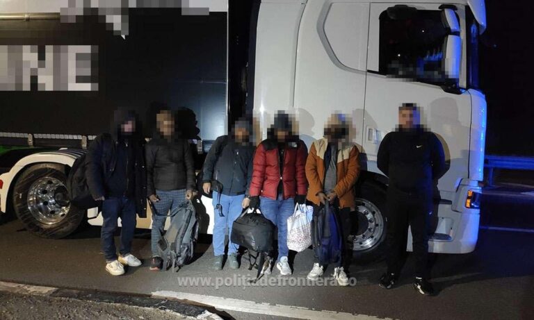 Cinci cetățeni străini ascunși într-un automarfar, depistați la frontieră cu vize expirate