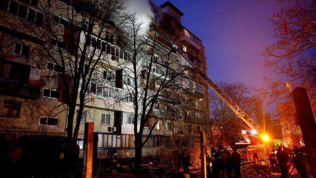 Trei morți și zeci de răniți în urma atacurilor rusești asupra Kievului
