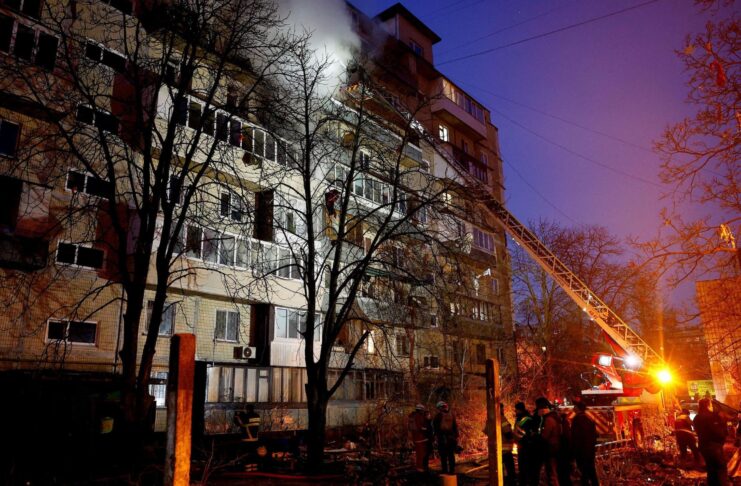 Trei morți și zeci de răniți în urma atacurilor rusești asupra Kievului