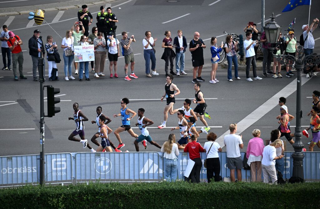 Alergătorii de elită concurează la Maratonul de la Berlin în septembrie