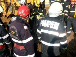 Doi bărbaţi care săpau un şanţ au fost prinşi la 5 metri sub pământ