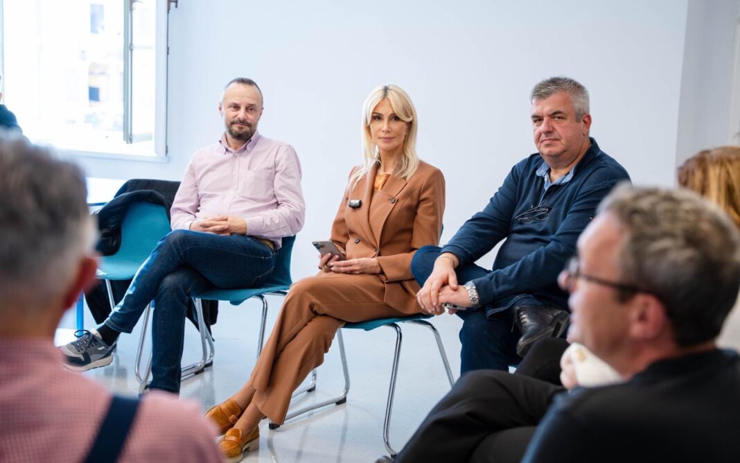 571987738_1371146247702968_3302132776413244338_n Deputatul PNL Raluca Turcan anunță că extinderea gratuității pentru tinerii între 19 și 26 de ani aduce „un licăr de speranță” în lupta împotriva cancerului de col uterin