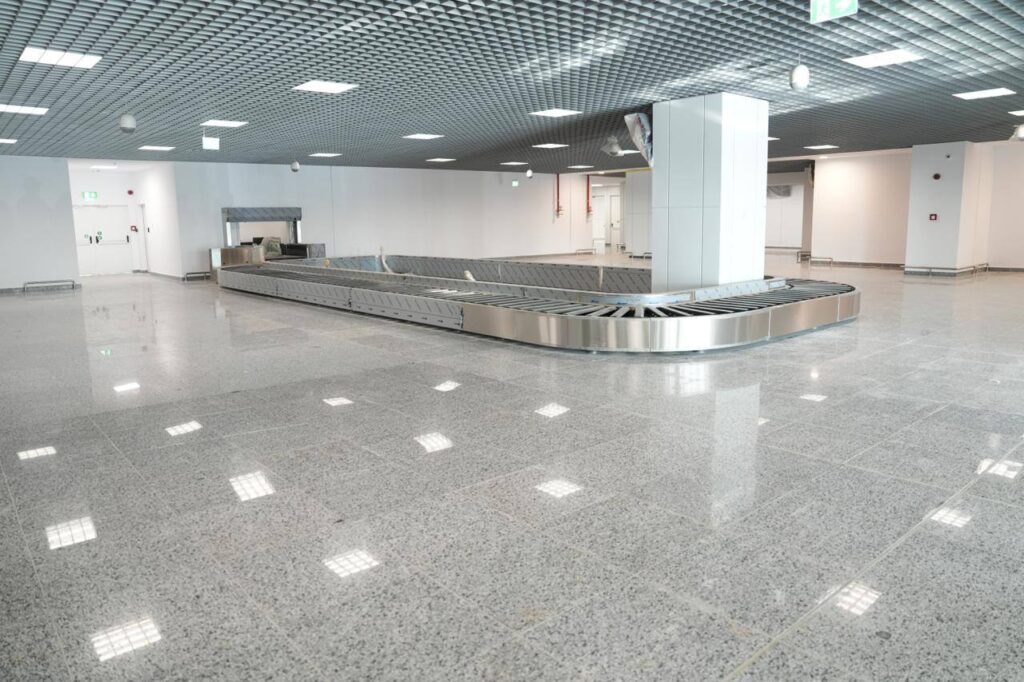 S-au încheiat lucrările de extindere a Aeroportului Internațional Craiova, a anunţat ministrul Transporturilor