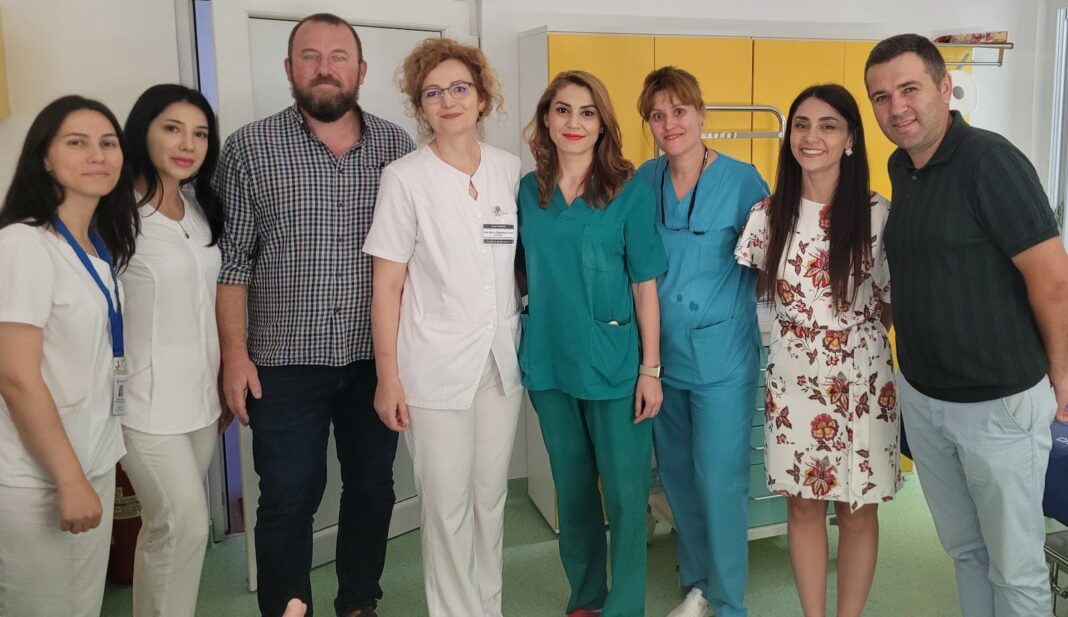 Echipa medicală care a realizat prima ablație cu microunde a unei tumori hepatice