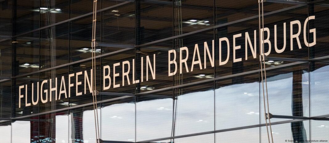 74579745_1004 Decolările și aterizările de pe Aeroportul Berlin Brandenburg (BER) au fost suspendate aproape două ore