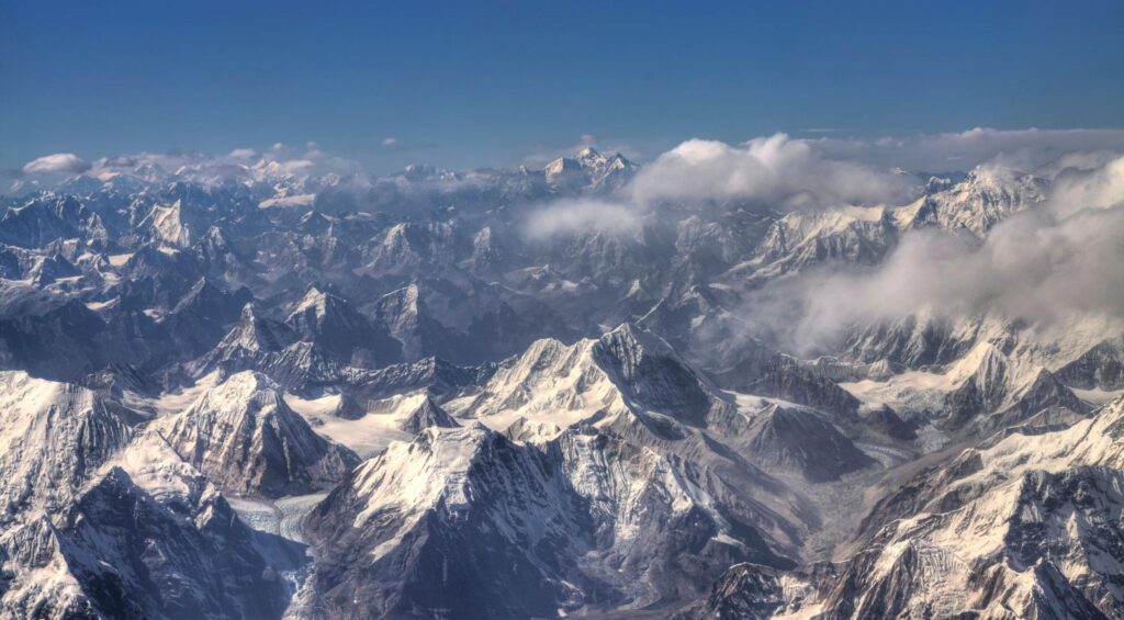 Cel puțin șapte alpiniști au murit după o avalanșă în Nepal