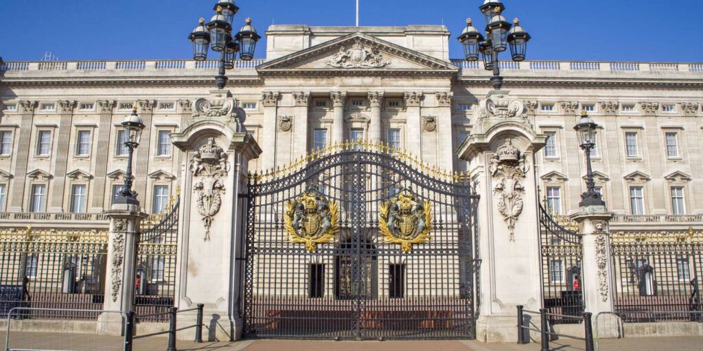 Turişti înşelaţi de o reclamă falsă, generată cu AI, care anunța un târg de Crăciun la Palatul Buckingham