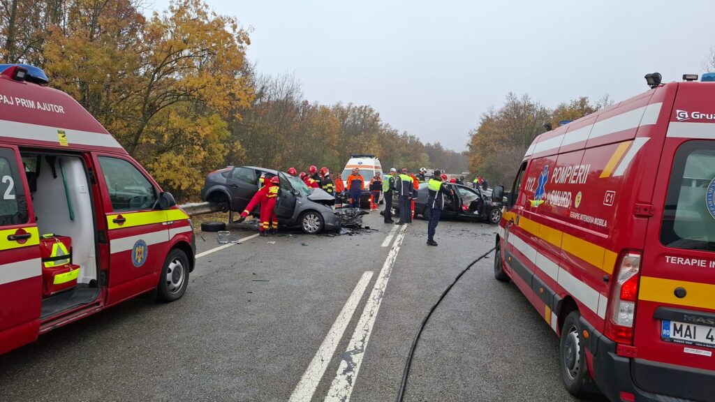 Dolj: Trafic blocat între Podari și Radovan în urma unui accident în care au murit doi oameni, iar al treilea este încarcerat