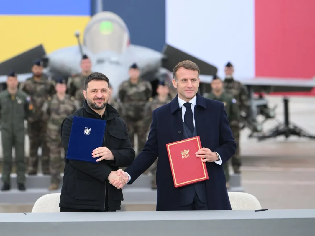 Acord istoric pentru achiziționarea de avioane Rafale, semnat de Volodimir Zelenski și Emmanuel Macron