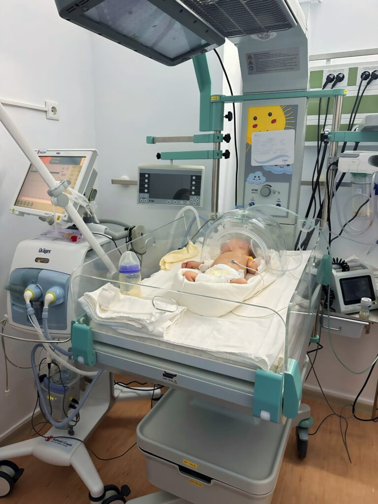 Ziua mondială a prematurității: Salvați Copiii România lansează program pilot de monitorizare după externare pentru copiii născuți prematur