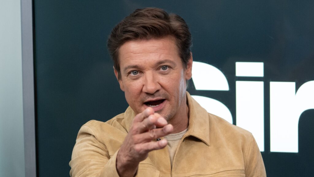 Jeremy Renner neagă acuzațiile de hărțuire formulate de regizoarea Yi Zhou