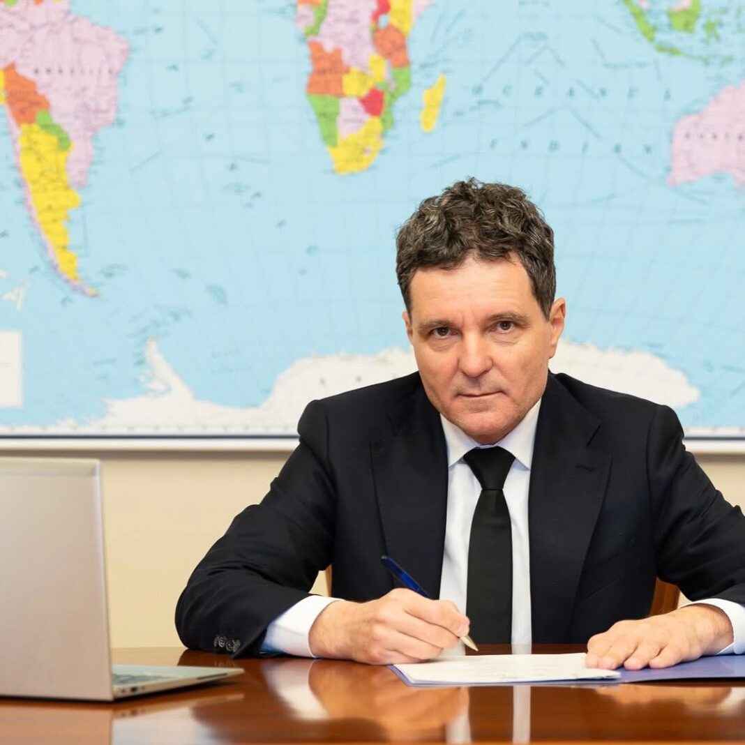 Nicușor Dan a semnat o serie de decrete de numire a unor consilieri