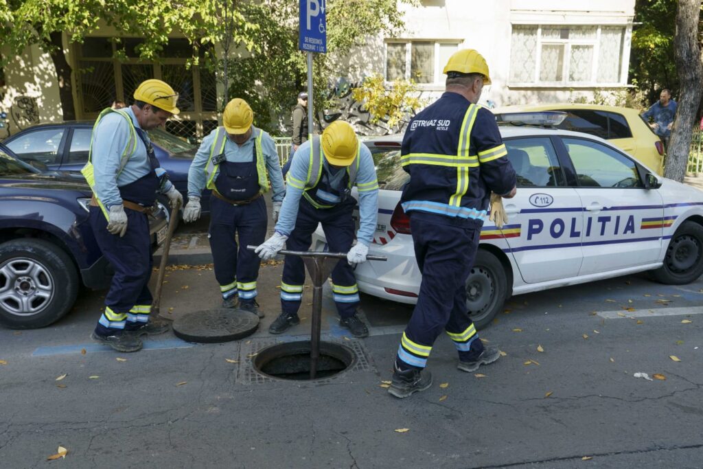 Liceu din București, evacuat după ce a fost semnalat miros de gaze