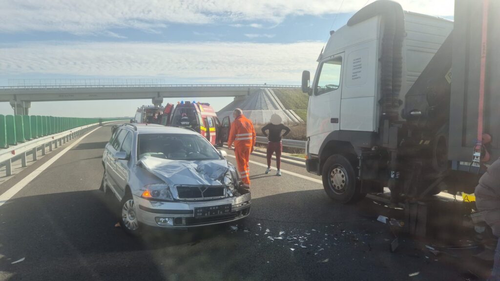 Dolj:Accident rutier pe Drumul Expres DEx 12. Două persoane rănite