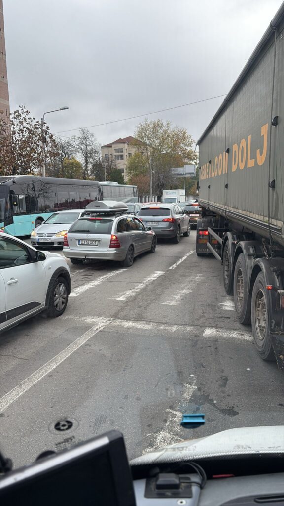 Craiova: Trafic blocat pe strada Caracal