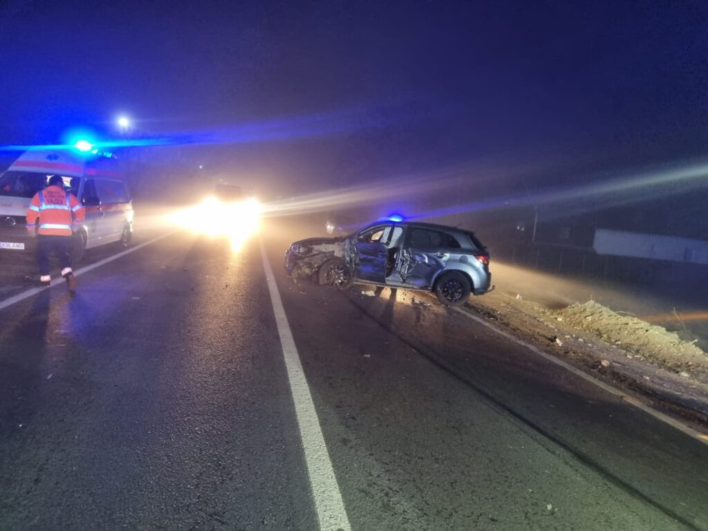 Accident rutier pe DN 64, la Băbeni. O pasageră rănită