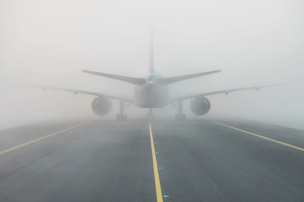 Zboruri anulate din cauza ceţii pe Aeroportul din Craiova