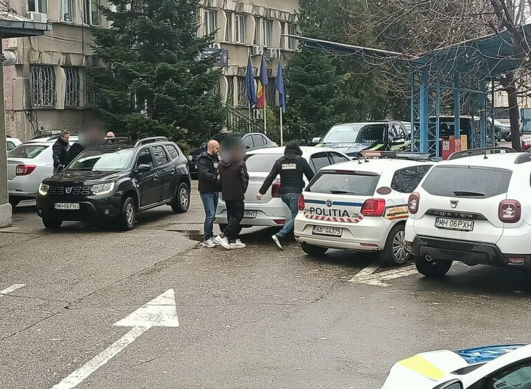 Urmăriți încarcerați