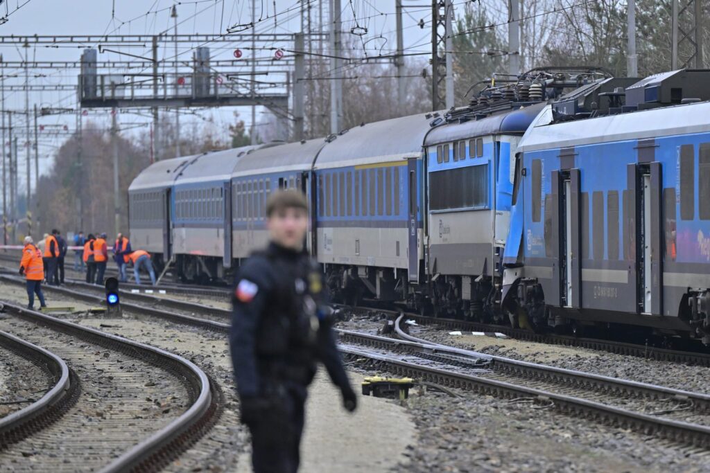 42 de răniți după ce două trenuri s-au ciocnit în Cehia