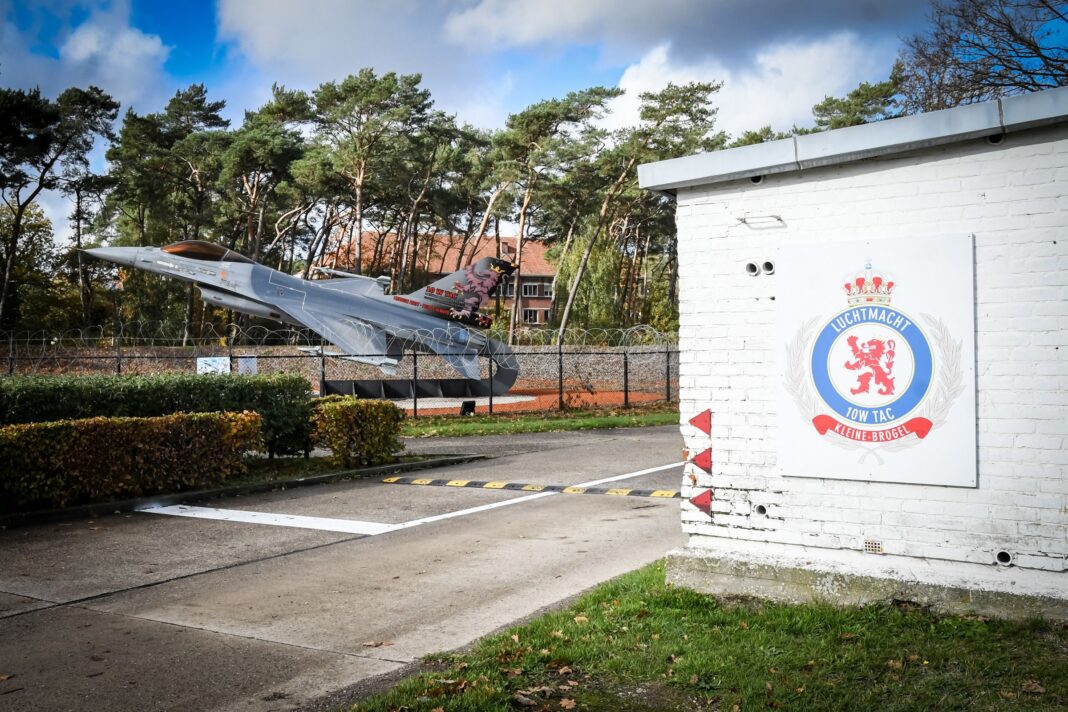 Baza aeriană Kleine Brogel din Peer, Belgia, găzduiește o serie de avioane de vânătoare F-16