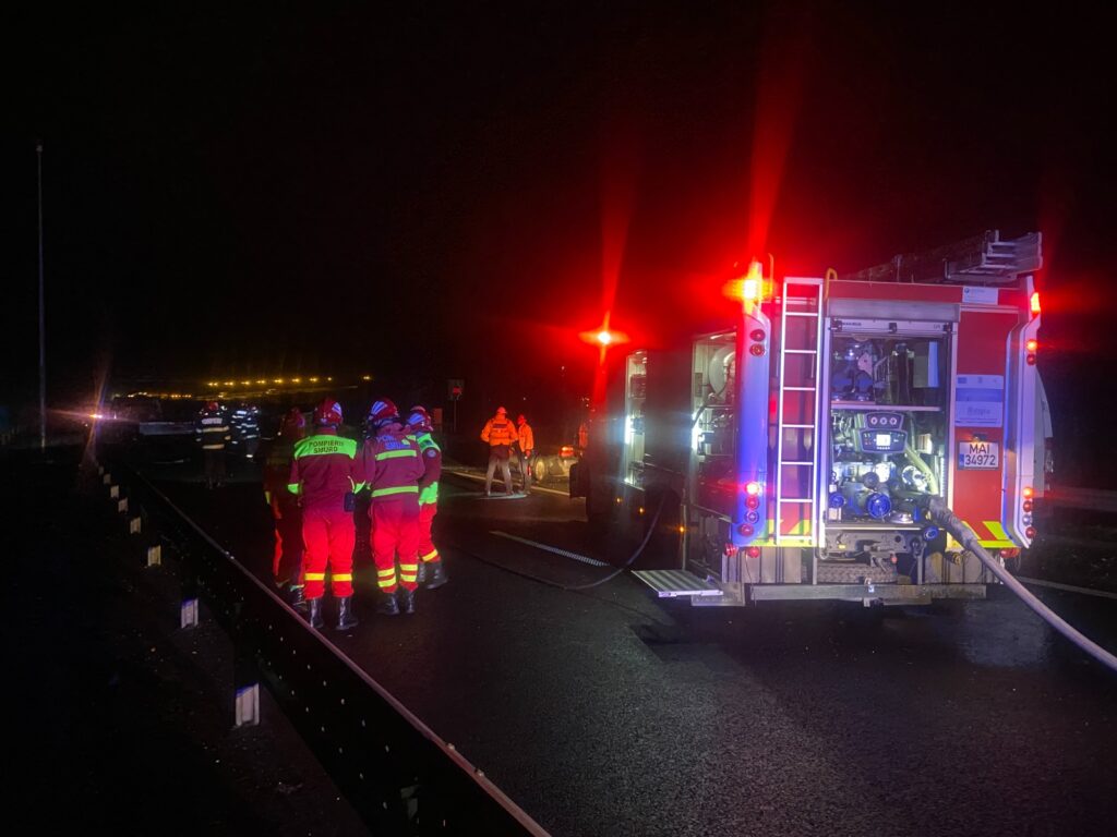 Patru autovehicule, implicate într-un accident pe autostrada A1