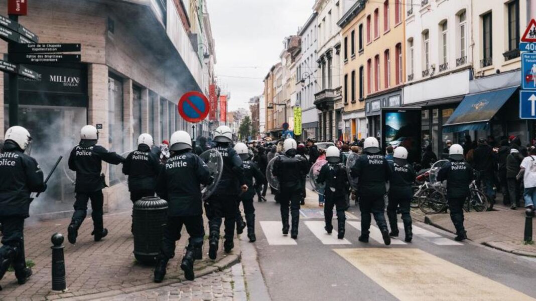 Protest de amploare împotriva reformelor guvernului De Wever