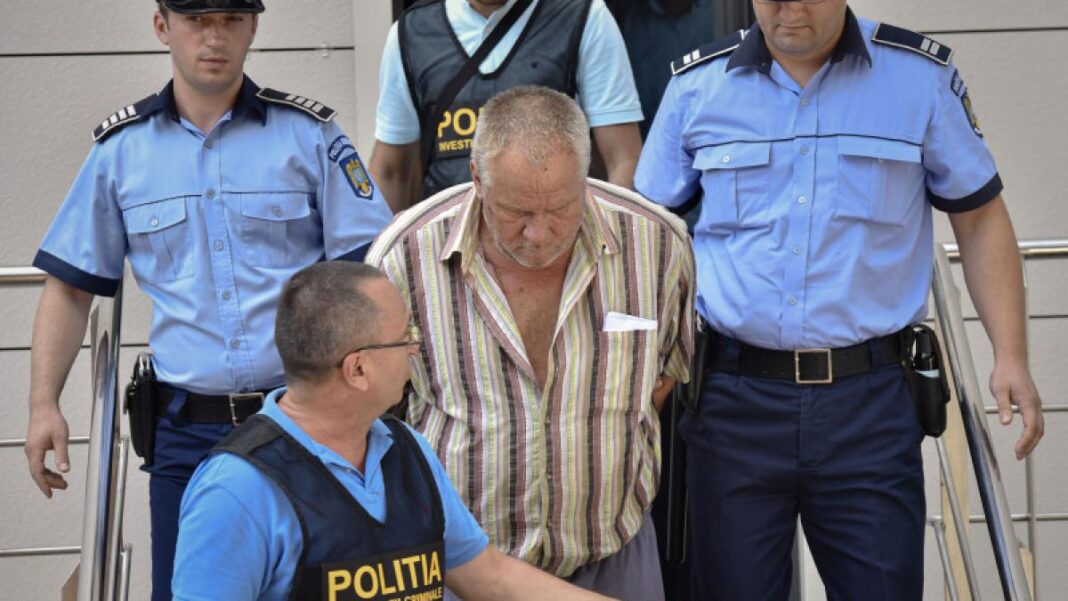 Criminalul Gheorghe Dincă se plânge că celula e mică, aglomerată și întunecată