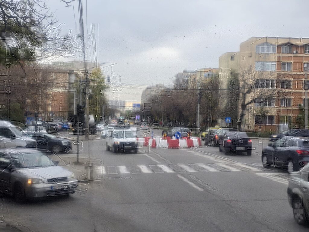 Rămâne sensul giratoriu de la intersecția bdului. Dacia cu străzile Frații Golești și Bariera Vâlcii, se mută trecerile de pietoni