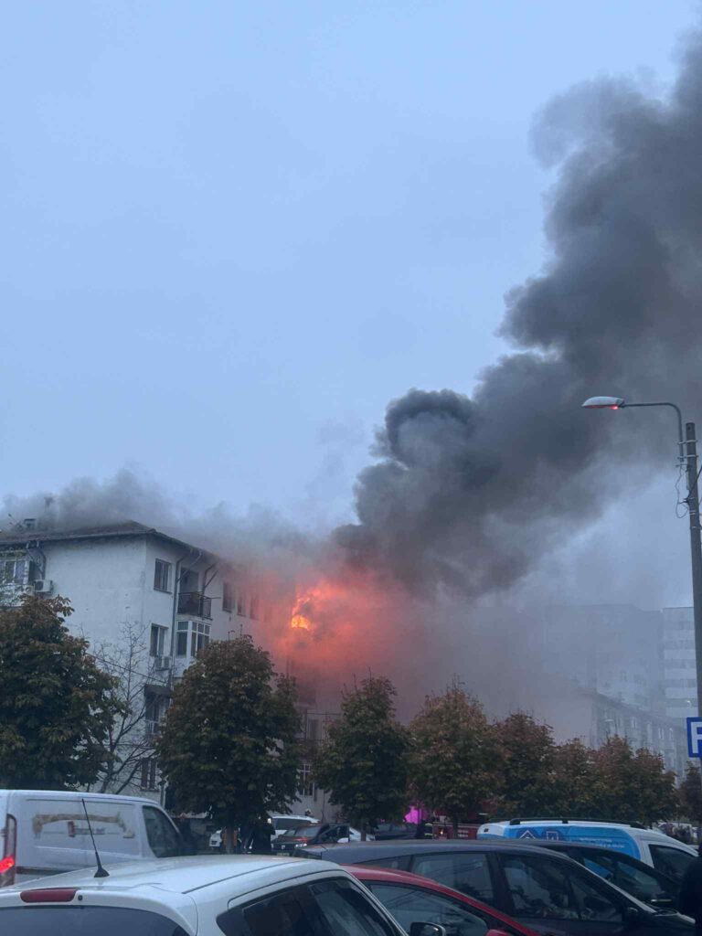 Apartament din Craiova, în flăcări