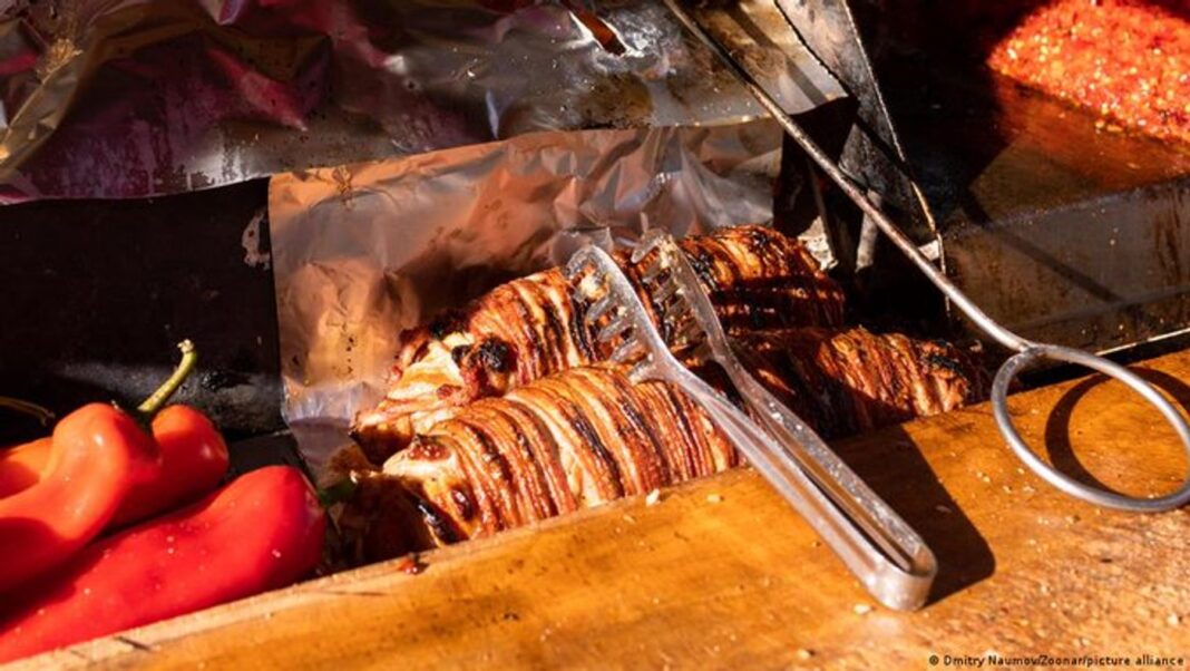 Trei turişti au murit după ce au mâncat de la vânzători stradali, într-o vacanță în Istanbul