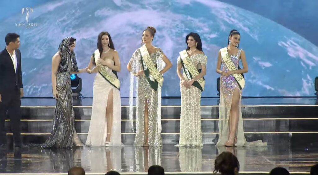 Joy Barcoma (a doua din dreapta) este una dintre vicecampionii Miss Earth 2025