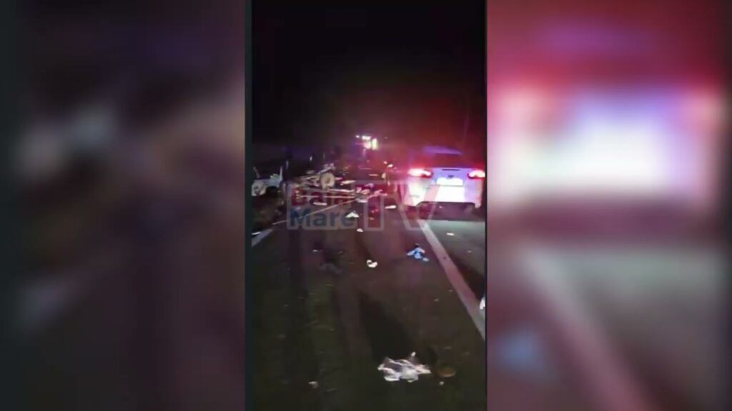 (VIDEO) Tragedie în Maramureș: Un bebeluș de 3 săptămâni a murit, alți copii răniți grav după ce o căruță a fost lovită de mașină