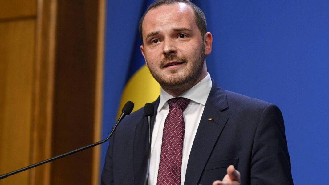 : Încă există mulți oameni care cred că, odată cu noua carte de asigurări de sănătate electronică, vor fi microcipaţi