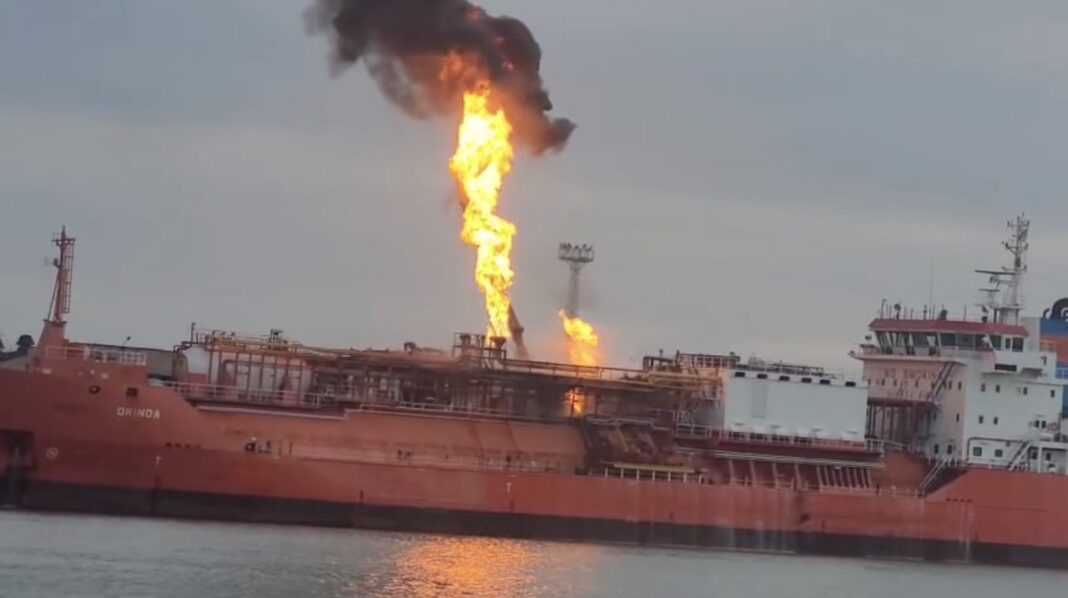 Incendiul izbucnit la nava cu GPL, aflată în Portul Ismail, a fost stins