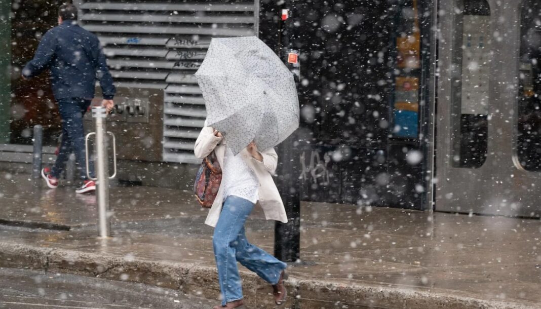 Avertizare meteo - ploi, ninsori și răcire accentuată