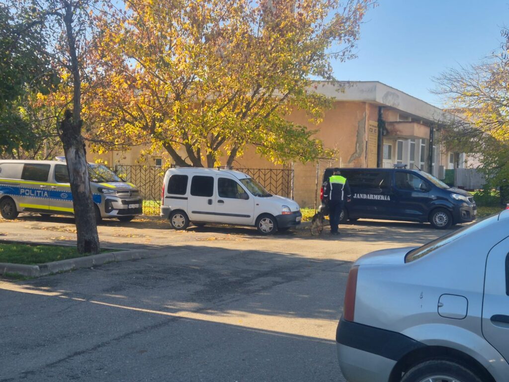 Polițiștii mehedințeni întreprind acțiuni pentru creșterea siguranței școlare