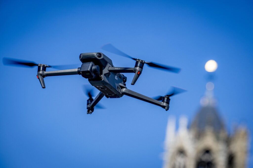Trei drone au fost detectate deasupra unei centrale nucleare din Belgia