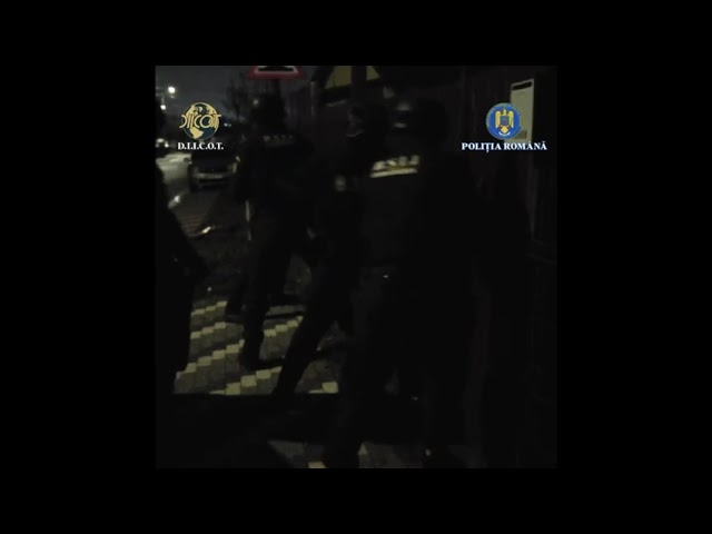 (VIDEO) Două persoane cercetate pentru trafic de persoane și proxenetism