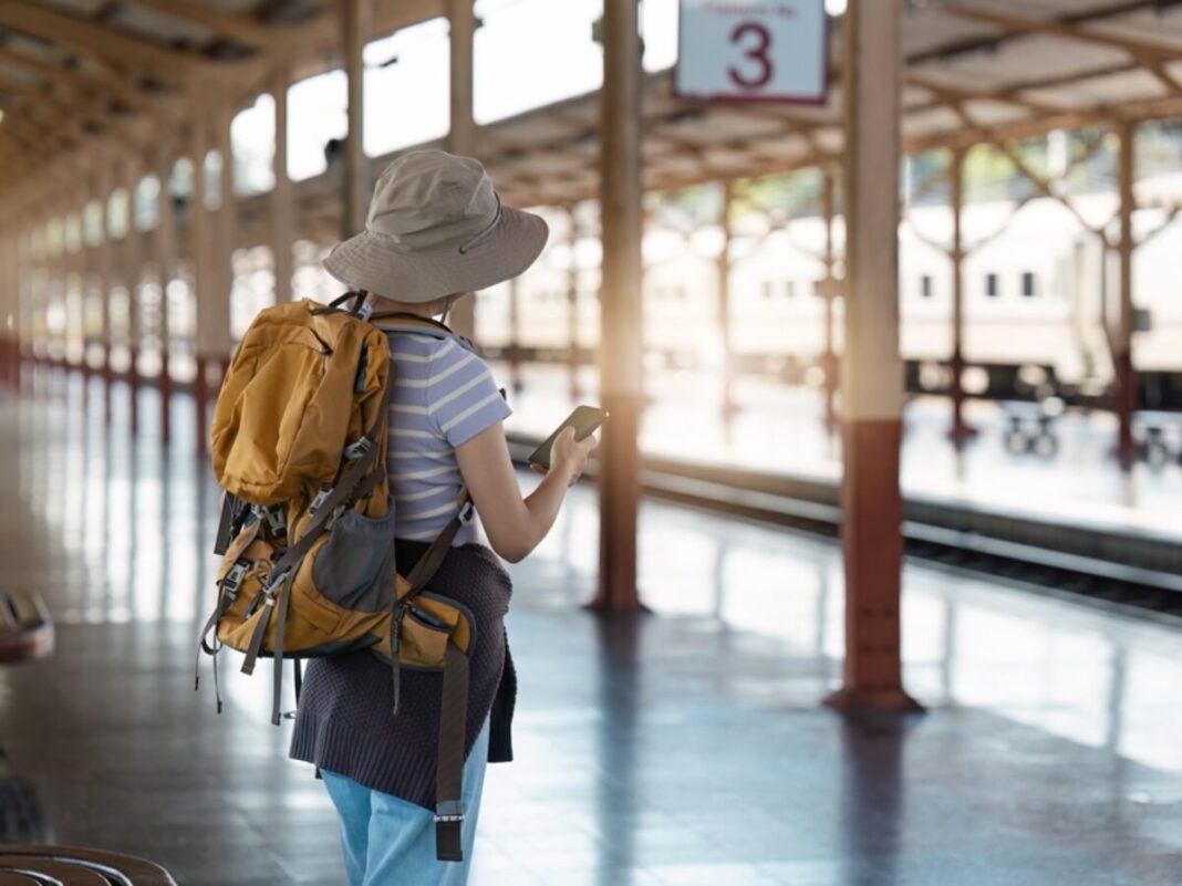 Comisia Europeană oferă 40.000 de bilete de călătorie gratuite pentru tinerii care împlinesc 18 ani în 2025