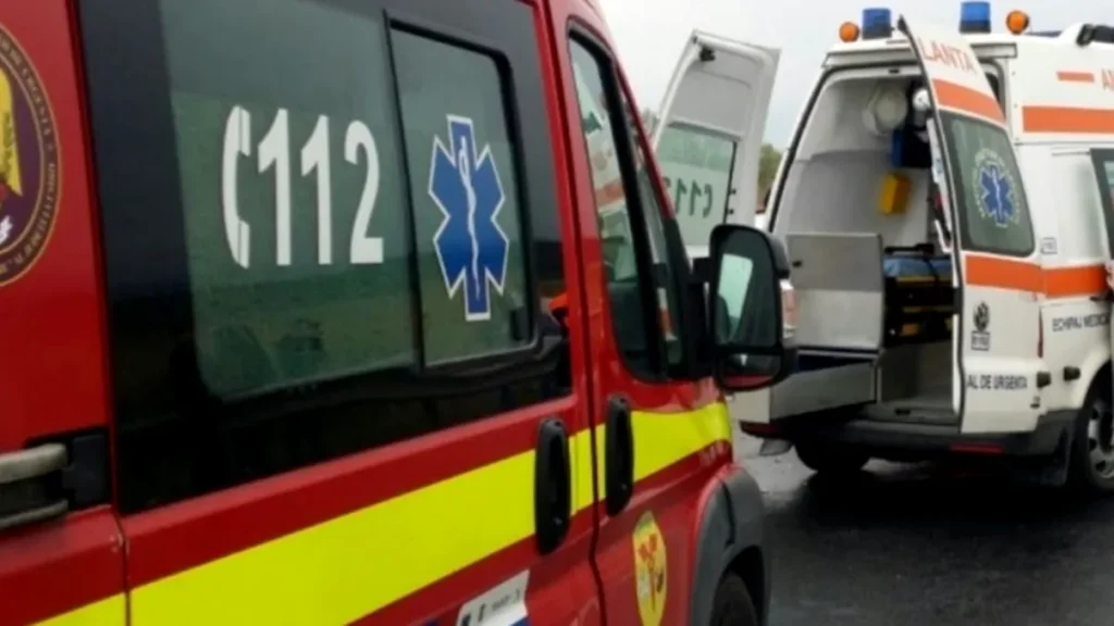 Cinci persoane au ajuns la spital după ce un microbuz s-a răsturnat pe DN 3