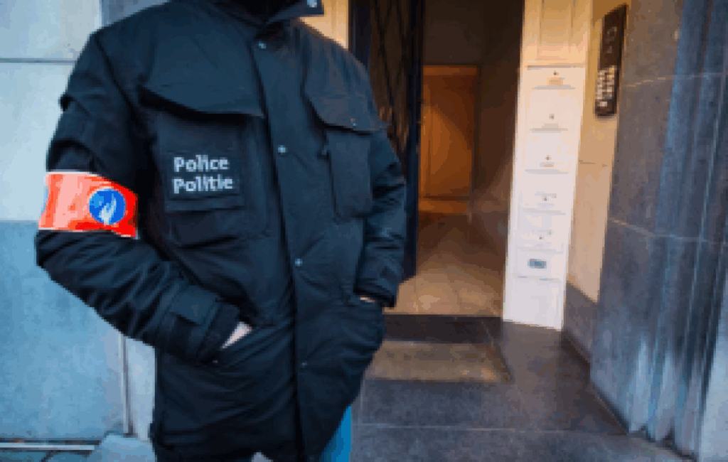 Un șofer a încercat să calce patru polițiști la Bruxelles