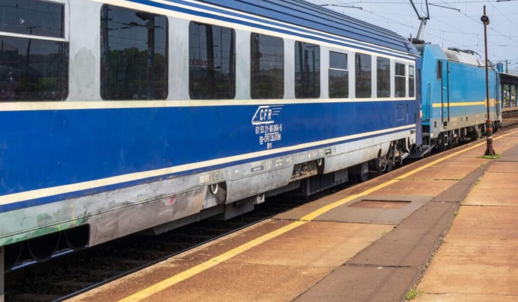 Descoperire macabră în toaleta unui tren din România! Un controlor a dat alarma