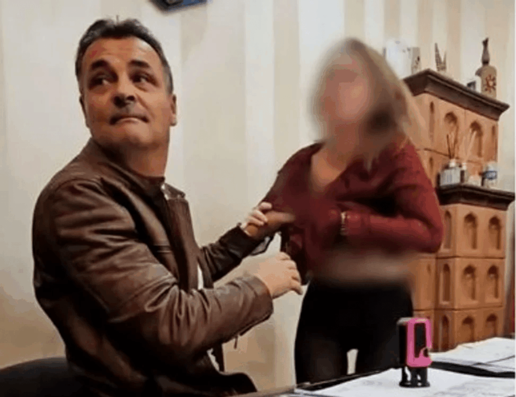 Primar reținut pentru viol după ce a făcut publice imagini în care abuza sexual o angajată