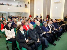 O festivitate încărcată de emoție încheie anul: diplome, flori, premii și colinde pentru seniorii comunității