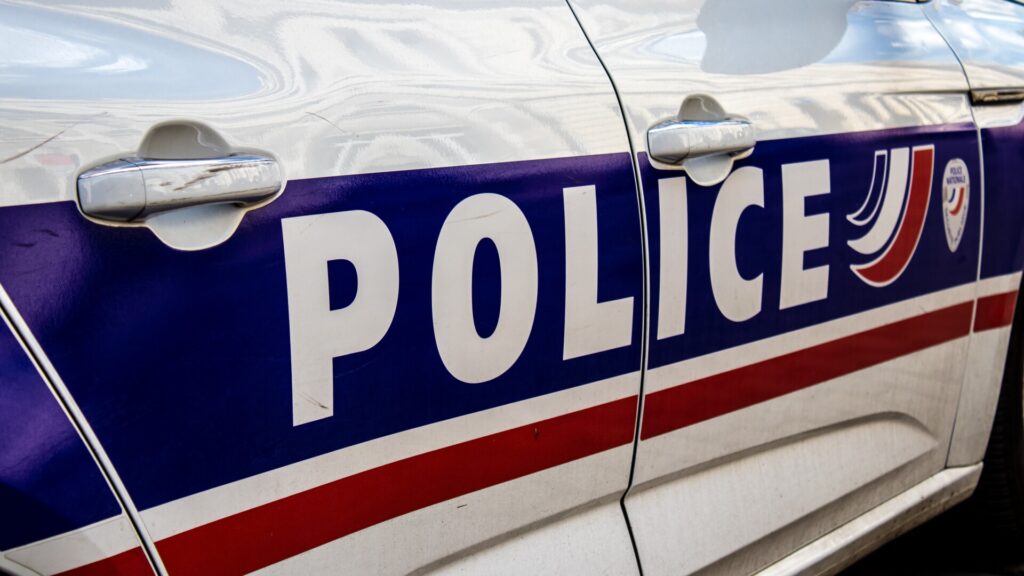 Atac cu cuțitul la Grenoble, Franța: Un bărbat înarmat cu un cuțit a amenințat mai multe persoane