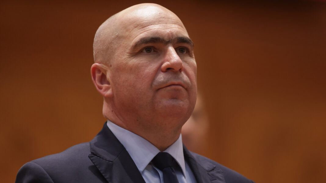 Bolojan: În România lucrează prea puţini oameni